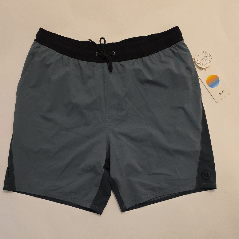 NWT Men's Vuori Chromatic Kore Short. Color Kashmir. E-Waist Size L, 7.5" Inseam